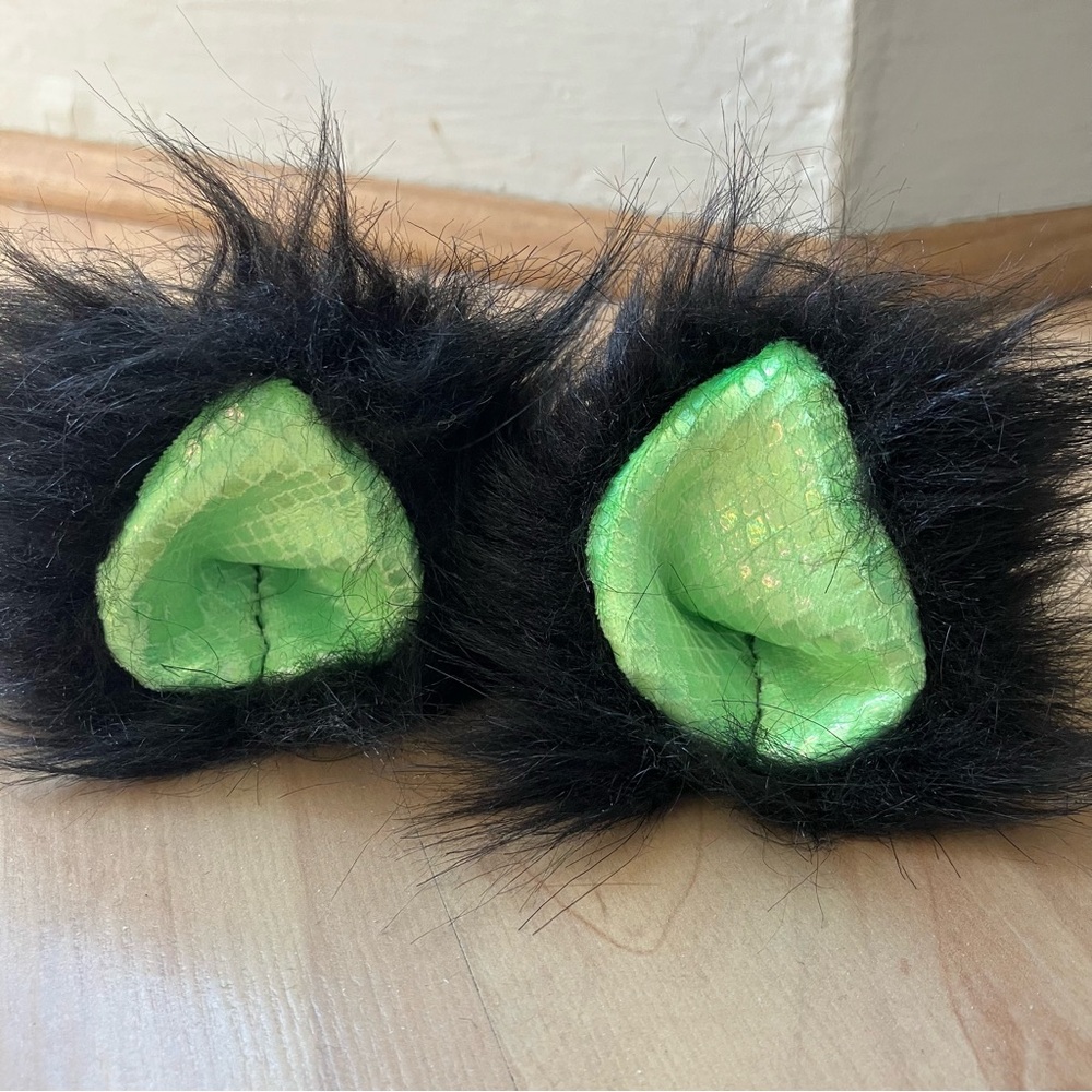 Kritter Klips Furry Cat Ears Hair Clips Black and Green